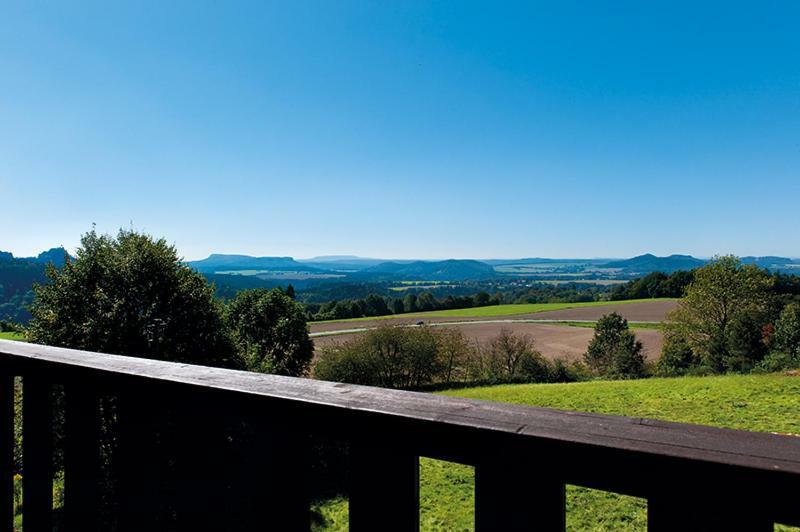 Panorama-Apartments Weinberghaus Mittelndorf Bagian luar foto